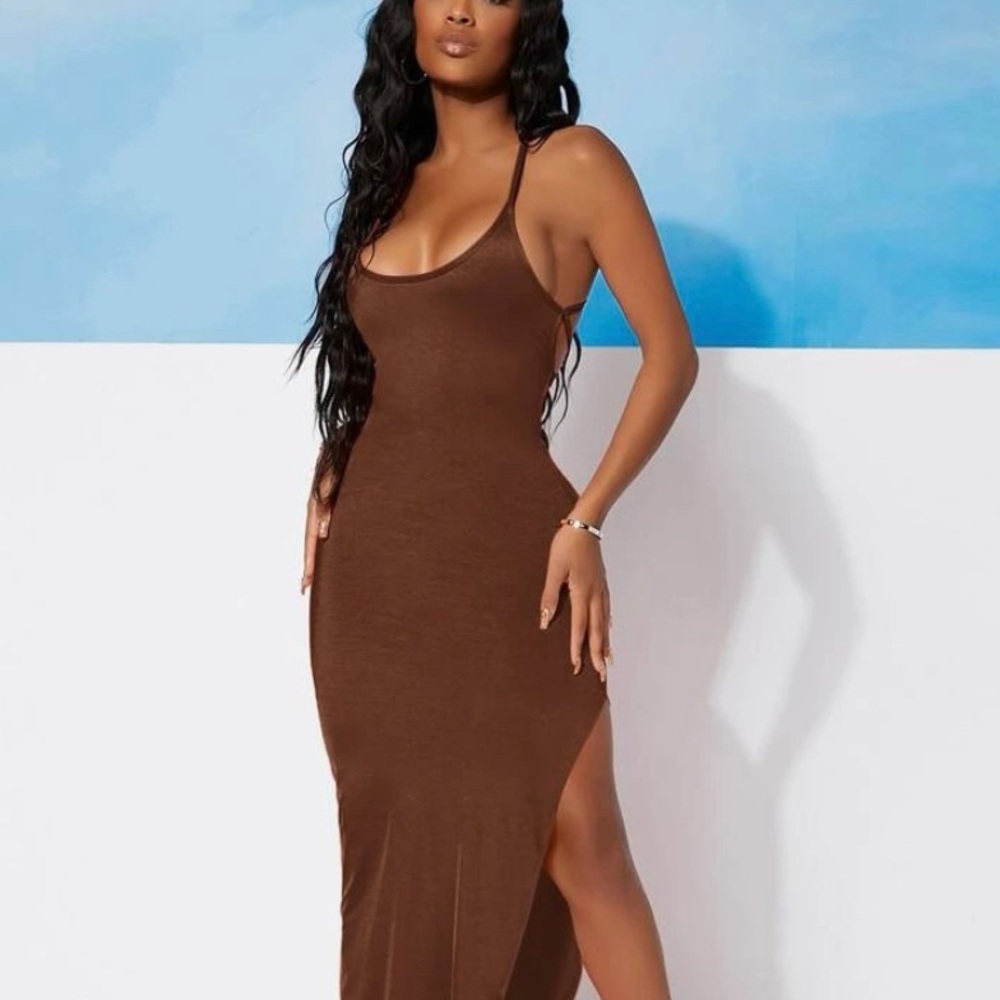 Backless maxi dress